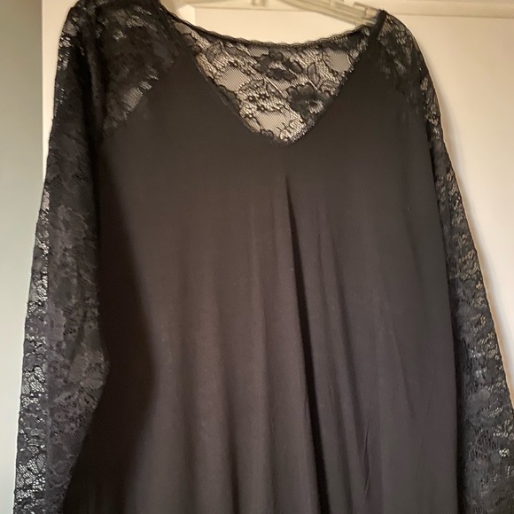 Super Soft V-Neck Lace Sleeve Top - Picture 1 of 6